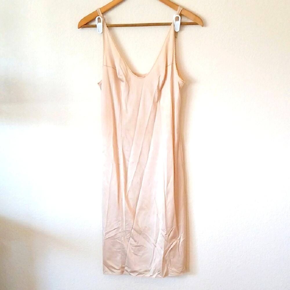 Vassarette Vintage Knee Length Slip Nude